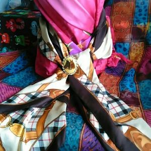 KATHY LEE SCARF & HORSE CAMEO